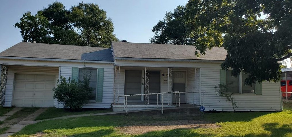518 Mcnair St, White Hall, TX 77868