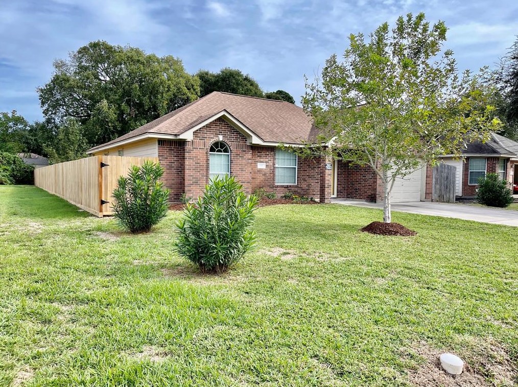 1917 Palm St, La Marque, TX 77568
