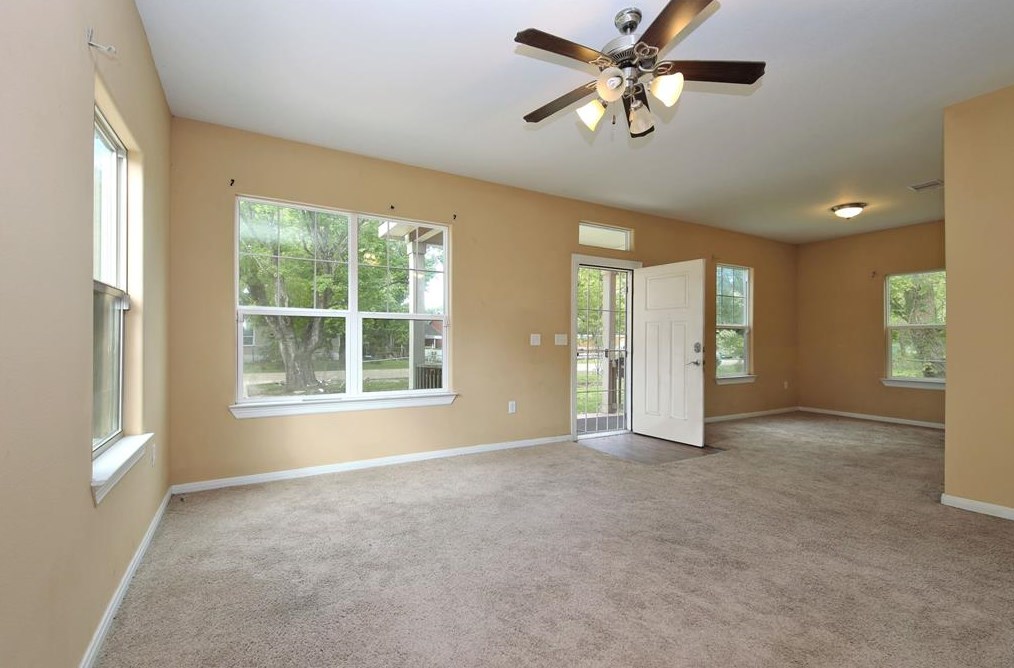 407 Honeysuckle Dr, La Marque, TX 77568