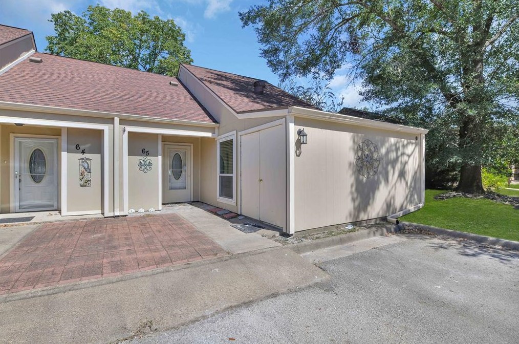 65 Westwood Vlg Dr, Chita, TX 75862