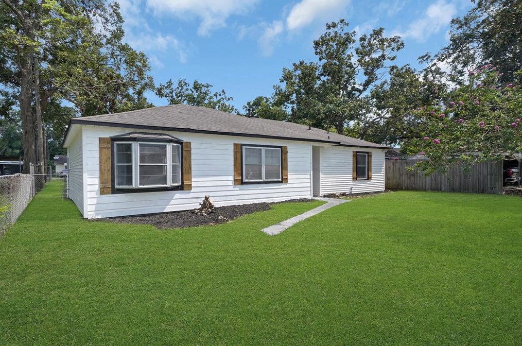 1308 W Dumble St, Alvin, TX 77511