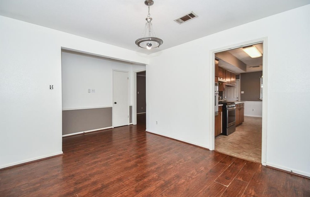 7251 Stonegate Dr, Houston TX  77024-2703 exterior