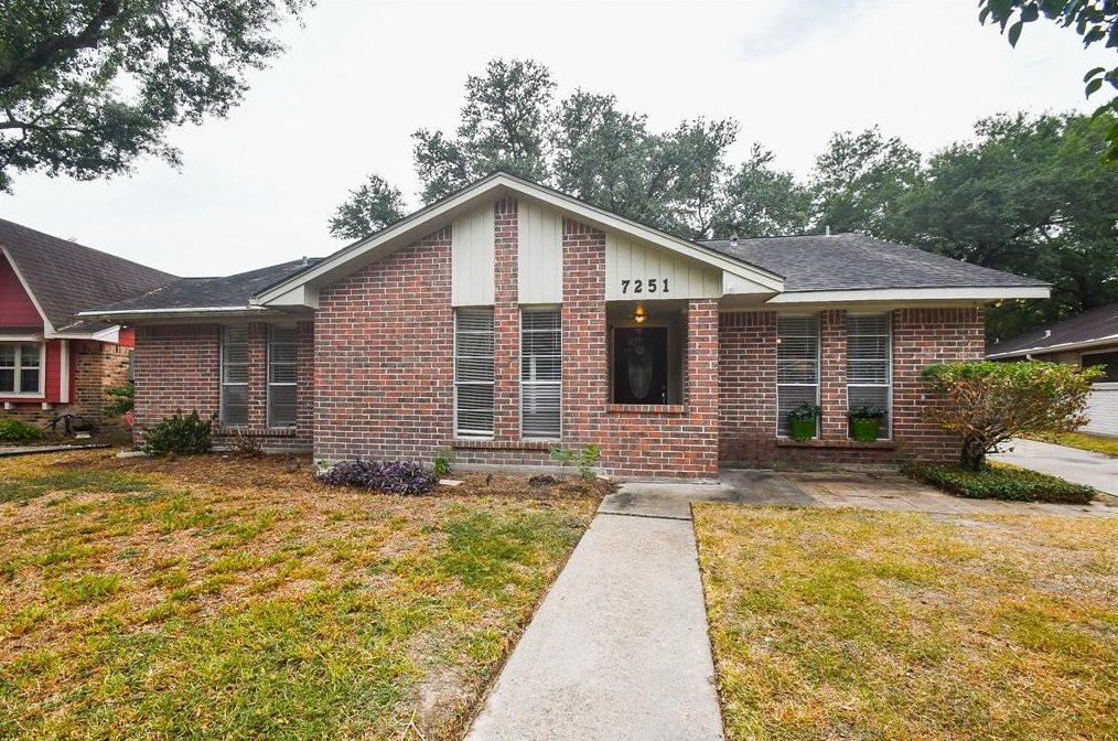 7251 Stonegate Dr, Houston, TX 77040-4746