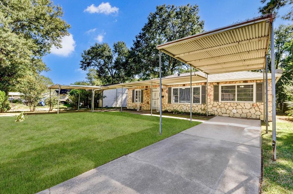 6034 Belmark St, Houston, TX 77033