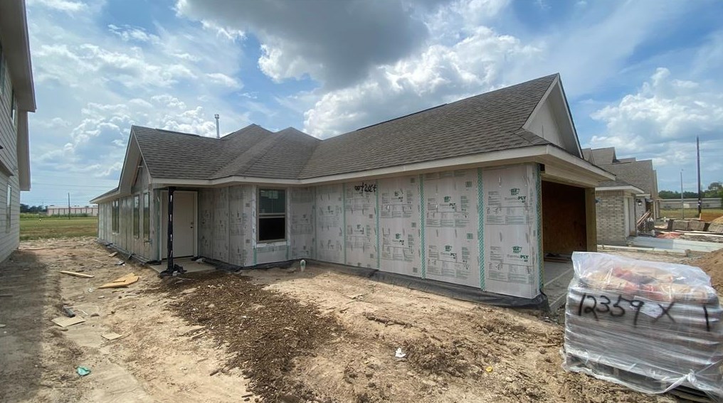 12359 Summerbrook Dr, Houston, TX 77066-1835