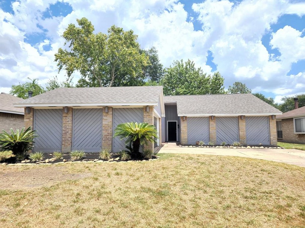 13418 Splintered Oak Dr, Houston, TX 77065