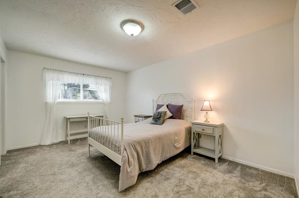 11403 Pne Knl Dr, Houston TX 77099-2414 exterior