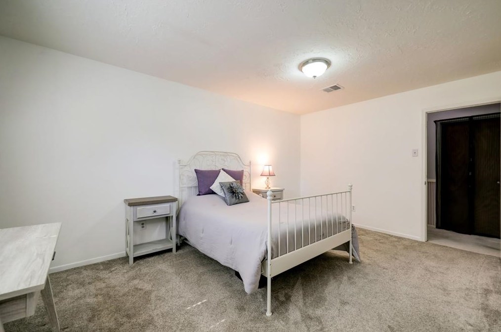 11403 Pne Knl Dr, Houston TX 77099-2414 exterior