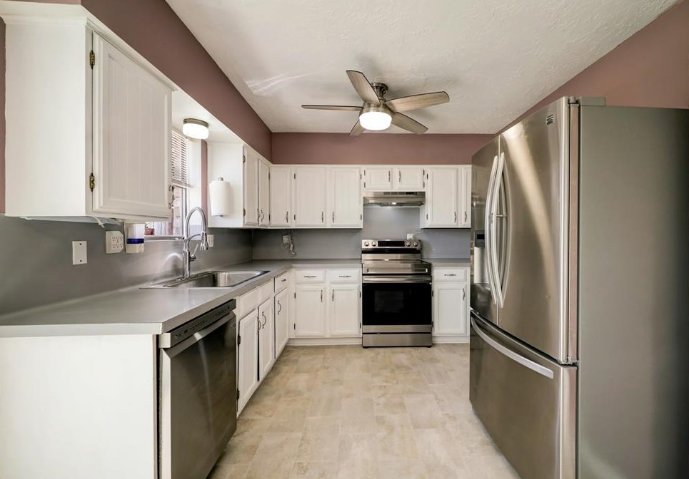 11403 Pne Knl Dr, Houston TX 77099-2414 exterior