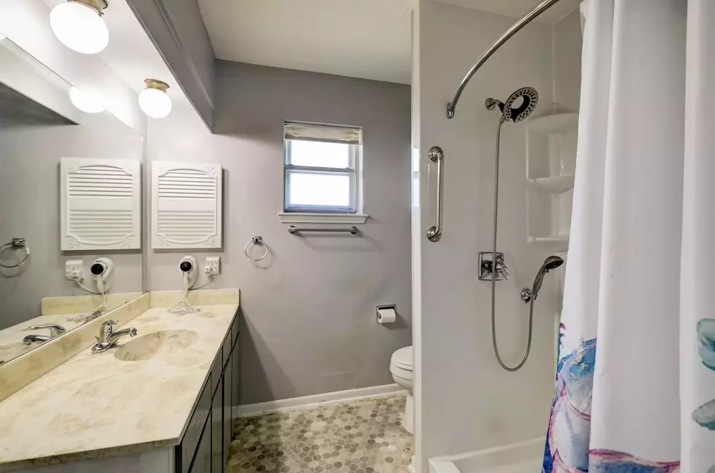 11403 Pne Knl Dr, Houston TX 77099-2414 exterior