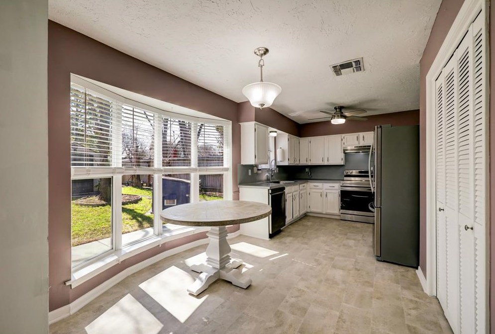 11403 Pne Knl Dr, Houston TX 77099-2414 exterior