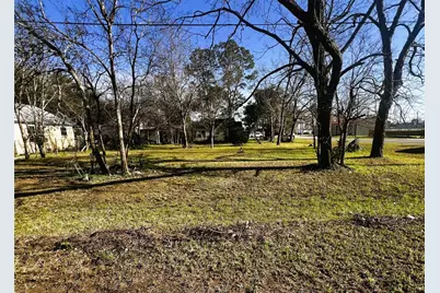 210 Shropshire Street, El Campo, TX 77437 - Photo 2