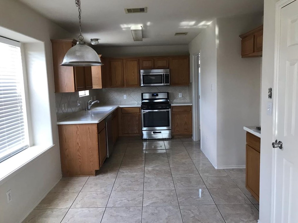 13918 Magnolia Lake Ln, Houston, TX 77083