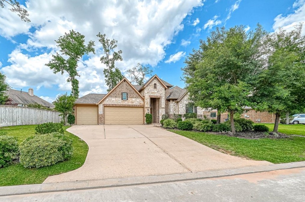 38 E Wading Pond Cir, Tomball, TX 77375