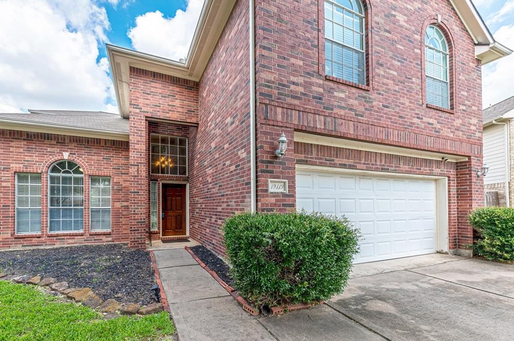 19119 Shale Creek Dr, Tomball, TX 77375-7849