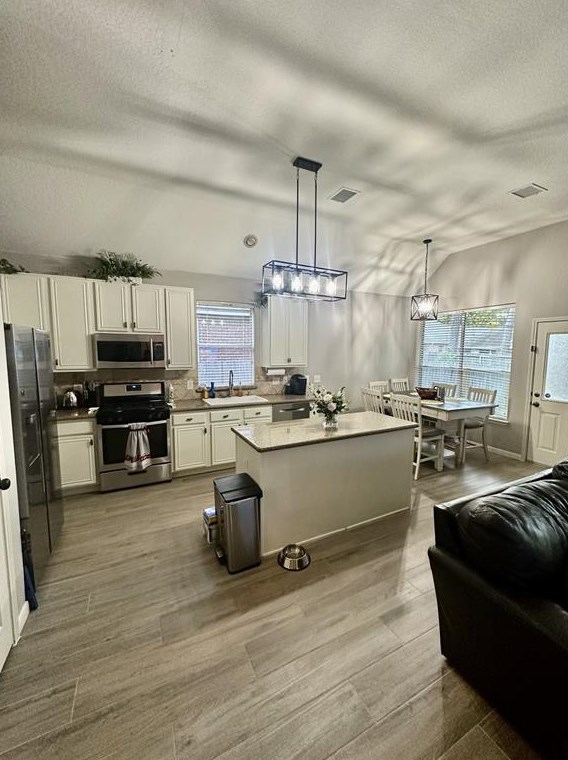 26 Tivoli Garden Ct, Spring, TX 77382