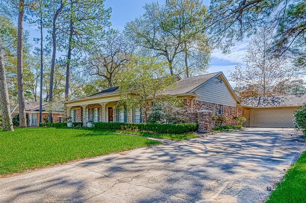 12419 Huntingwick Dr, Houston TX  77024-4906 exterior