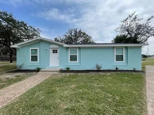 1300 N Live Oak St #8, Rockport, TX 78382