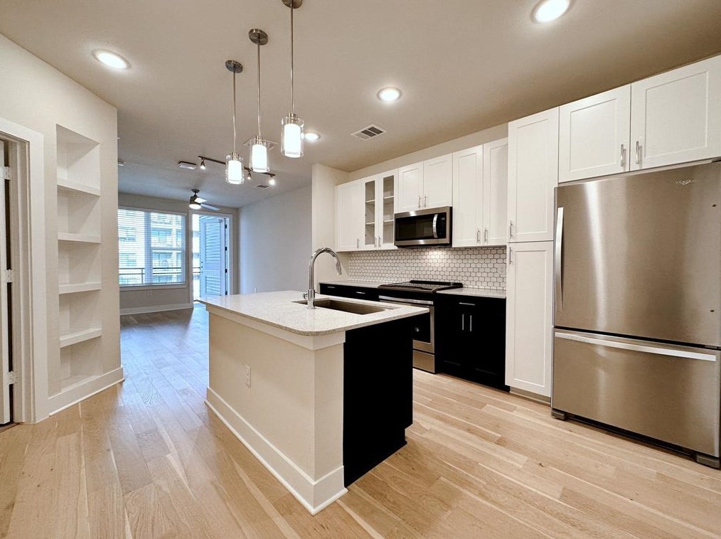 555 W 19th St #505, Houston, TX 77008