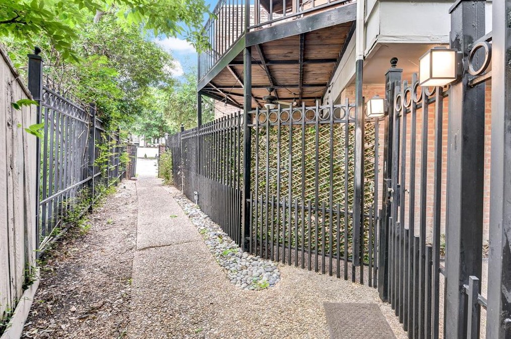 6306 Riverview Way, Houston, TX 77057