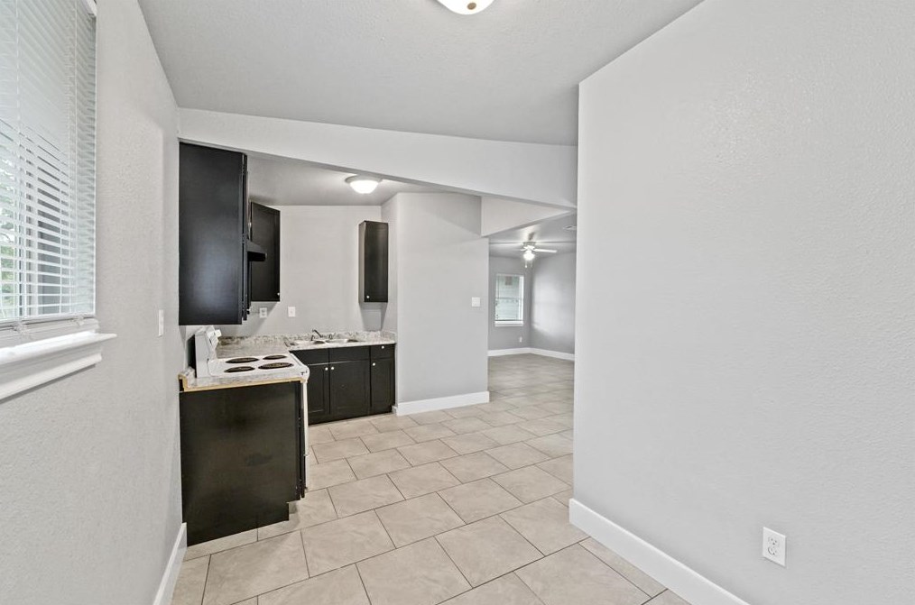 3419 Illinois St #c, Baytown, TX 77520