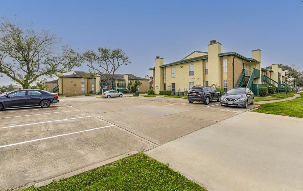 1516 Bay Area Blvd Apt E12, Houston, TX 77058