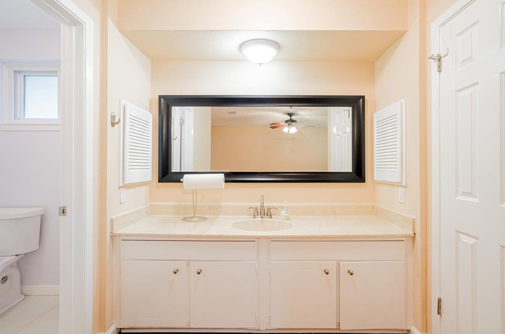 11610 Ensbrook Dr, Houston TX  77099-4705 exterior