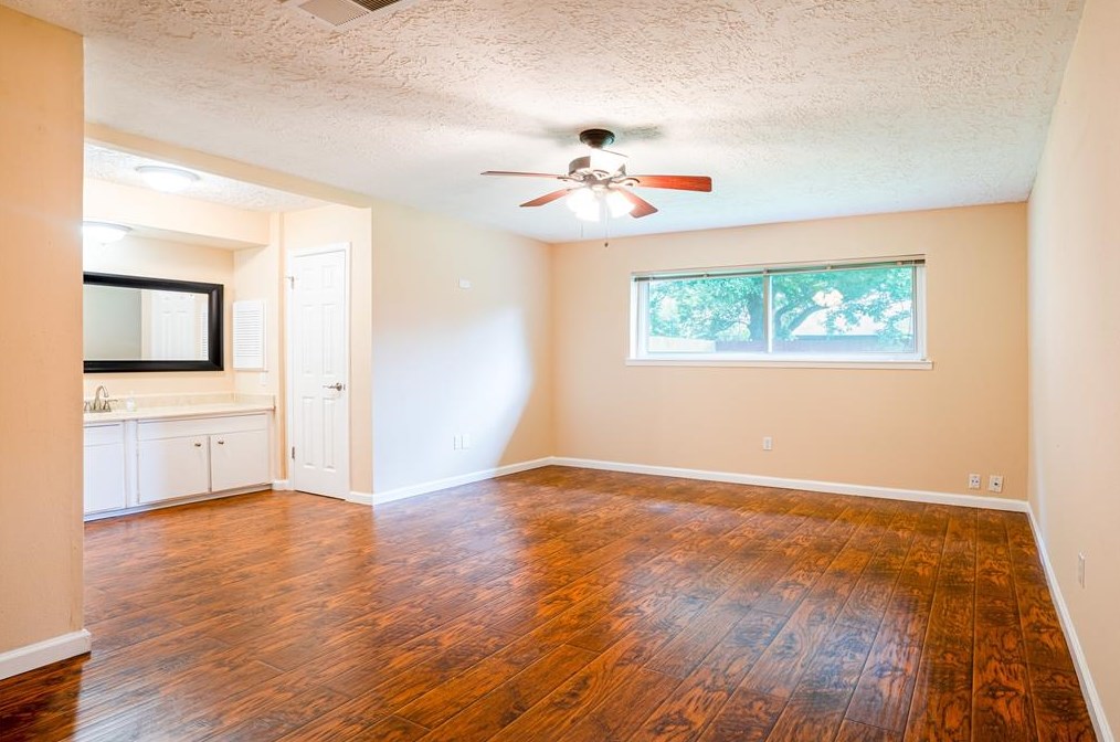 11610 Ensbrook Dr, Houston TX  77099-4705 exterior