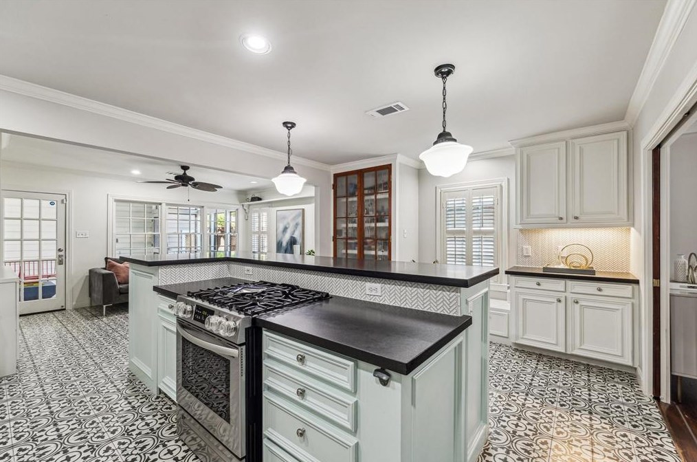 3501 Oak Rdg St, Houston TX  77009-6016 exterior