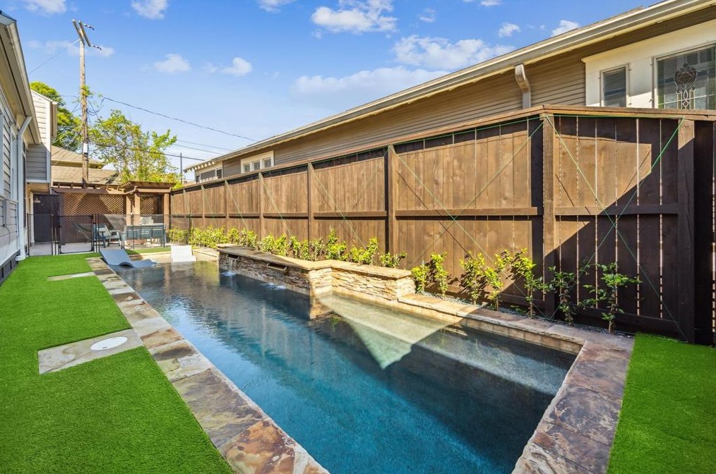 3501 Oak Rdg St, Houston TX  77009-6016 exterior