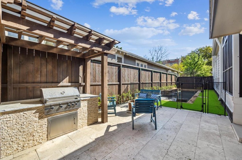 3501 Oak Rdg St, Houston TX  77009-6016 exterior