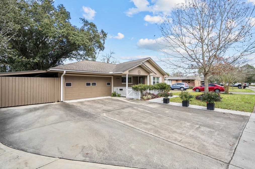 4538 Kingfisher Dr, Houston, TX 77035-5129