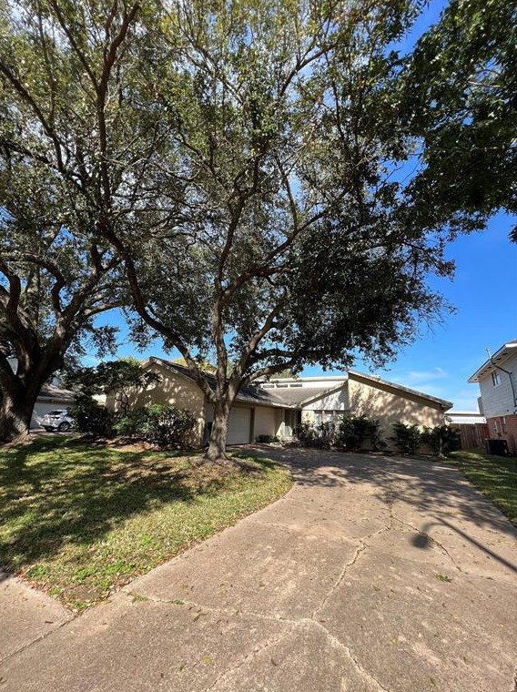 13230 Rain Lily Ln, Houston, TX 77083-1918