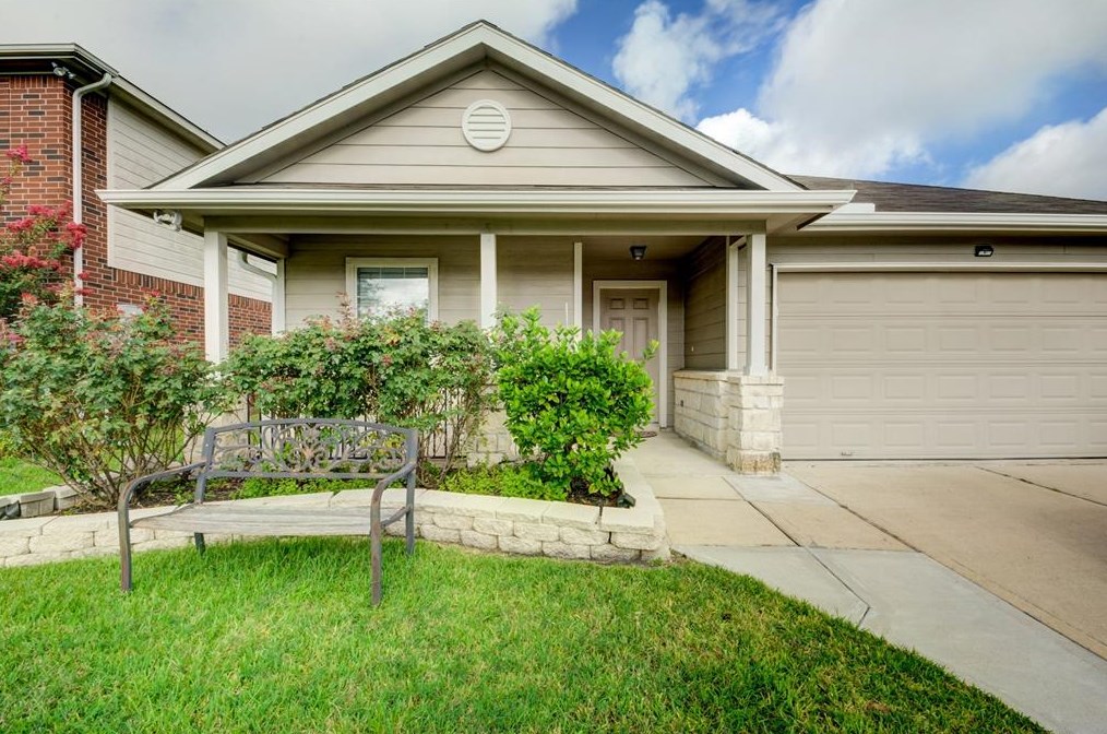 11115 Chelsea Oak St, Houston TX  77065-5479 exterior