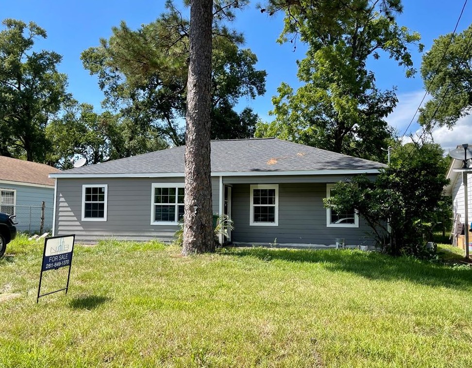 8149 Snowden St, Houston, TX 77028-1425