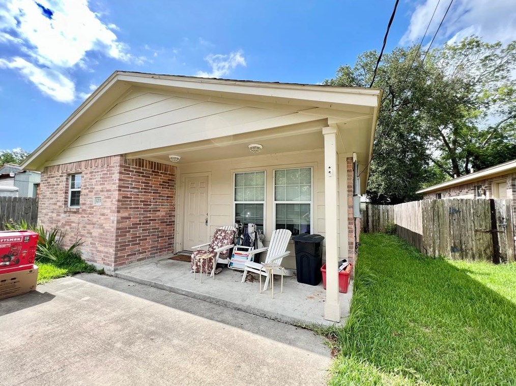 12117 11th St, Santa Fe, TX 77510-7636
