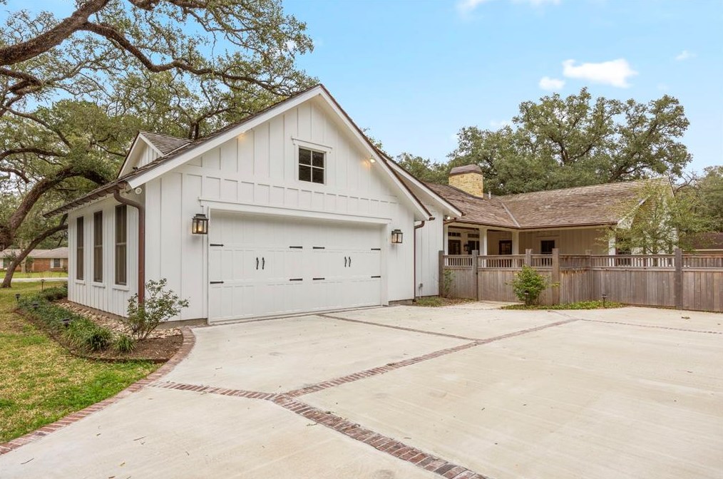 106 Becica St, Columbus, TX 78934-2040