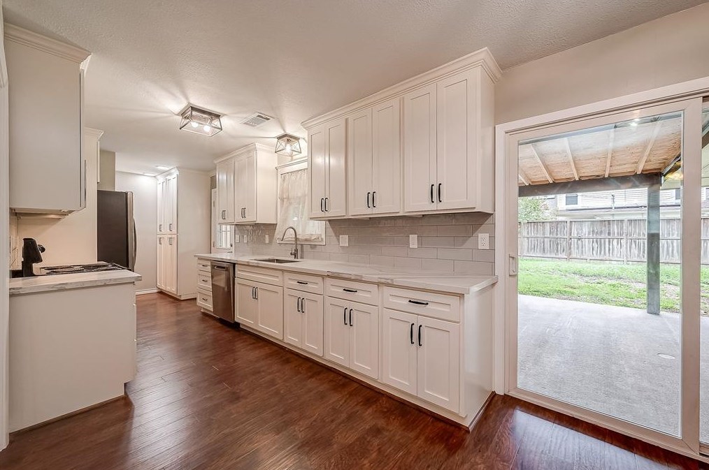 2811 Blueberry Ln, Pasadena TX 77502-5446 exterior