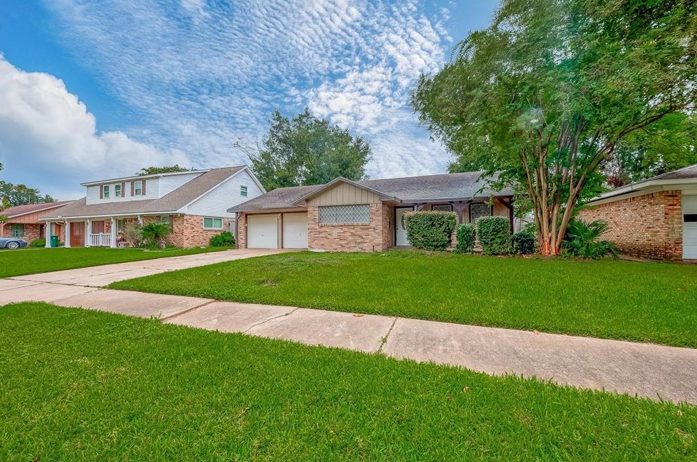2811 Blueberry Ln, Pasadena TX 77502-5446 exterior