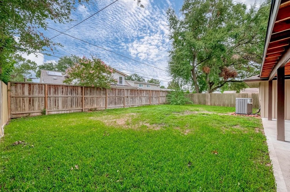 2811 Blueberry Ln, Pasadena TX 77502-5446 exterior