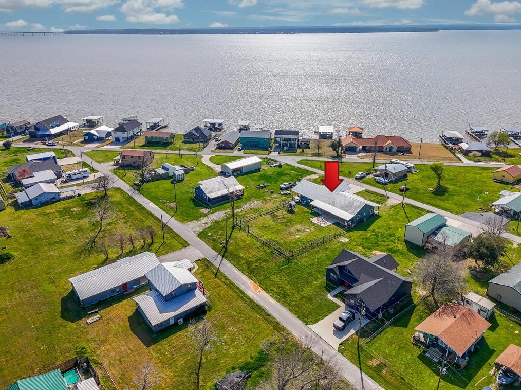 201 3rd Ave, Onalaska, TX 77360-6771