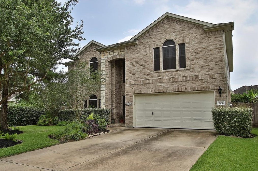 9938 Adobe Dr, Houston, TX 77095-6975