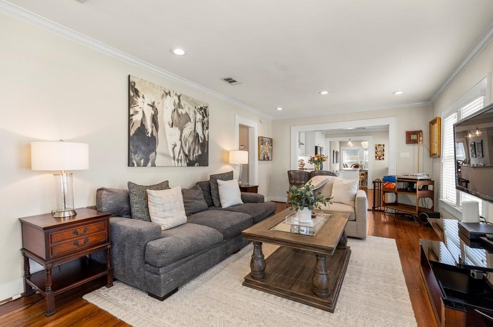1136 Winston St, Houston, TX 77009