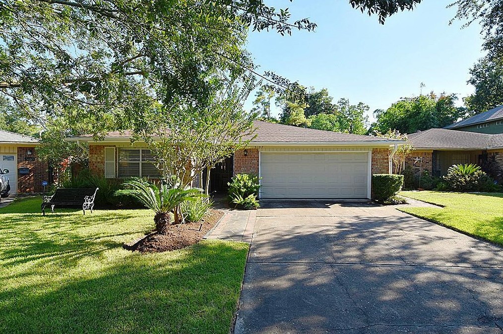 5107 Linden St, Bellaire, TX 77401