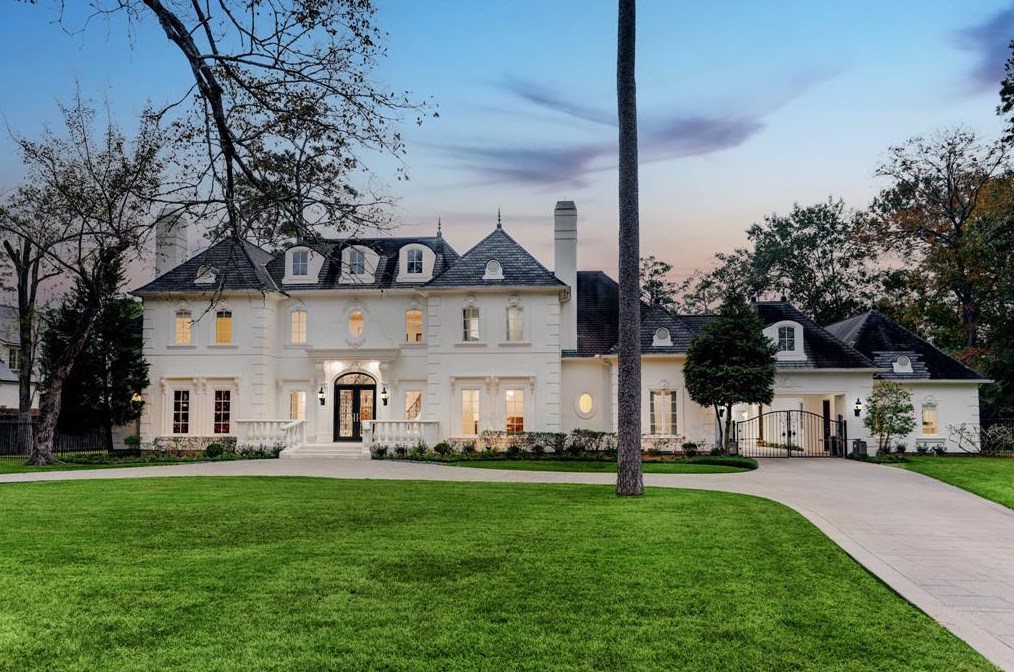 6 Pine Tree Ln, Houston, TX 77024-6519
