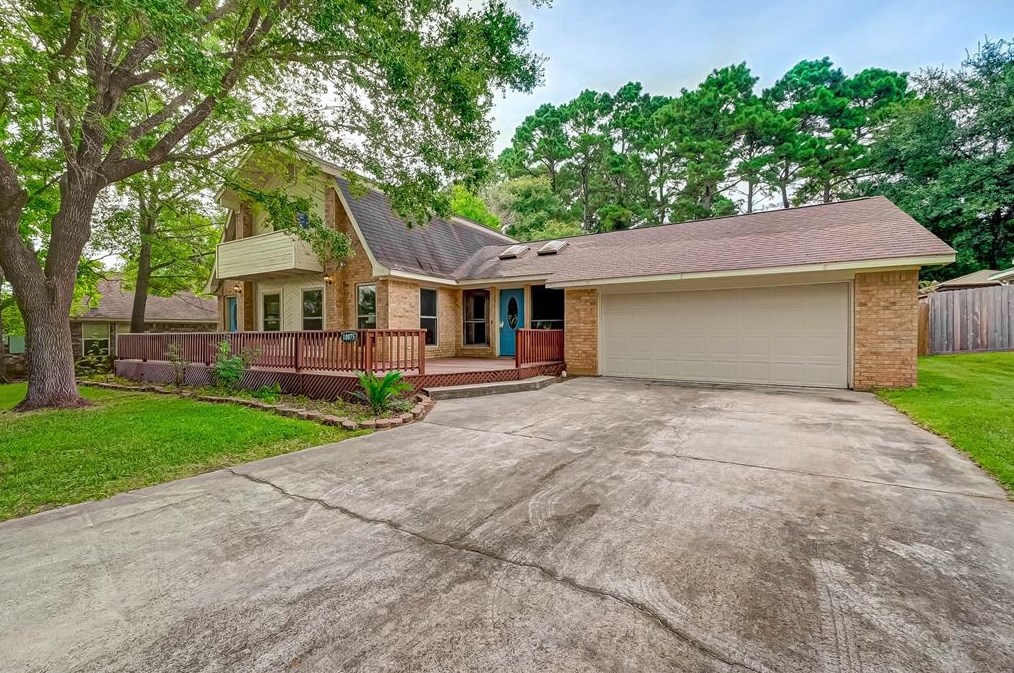 10075 W Shore Dr, Panorama Village, TX 77318