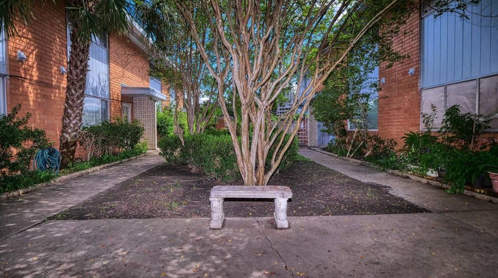 5538 Holly St #316, Houston, TX 77081