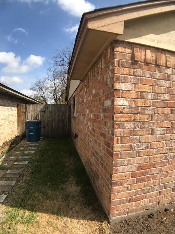 4722 Whispering Rock Ln, Spring TX  77388-4347 exterior