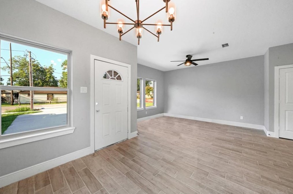 4403 Stassen St, Houston, TX 77051-1809