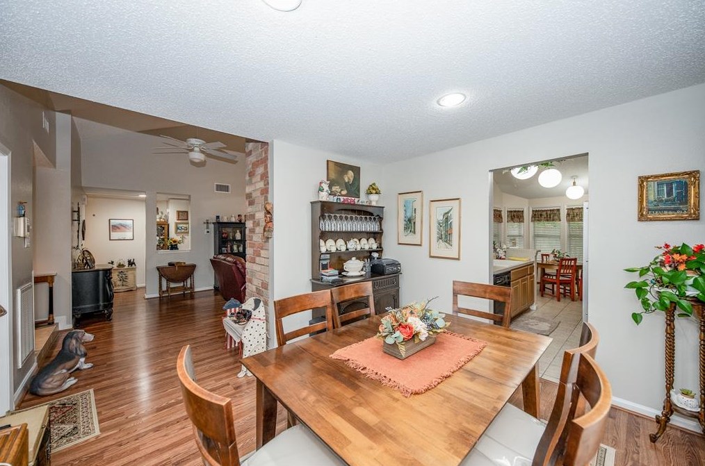 1919 Vinces Brg, Sugar Land TX 77478-4255 exterior